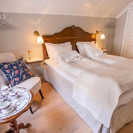 Husum Hotel Borgund エクステリア 写真