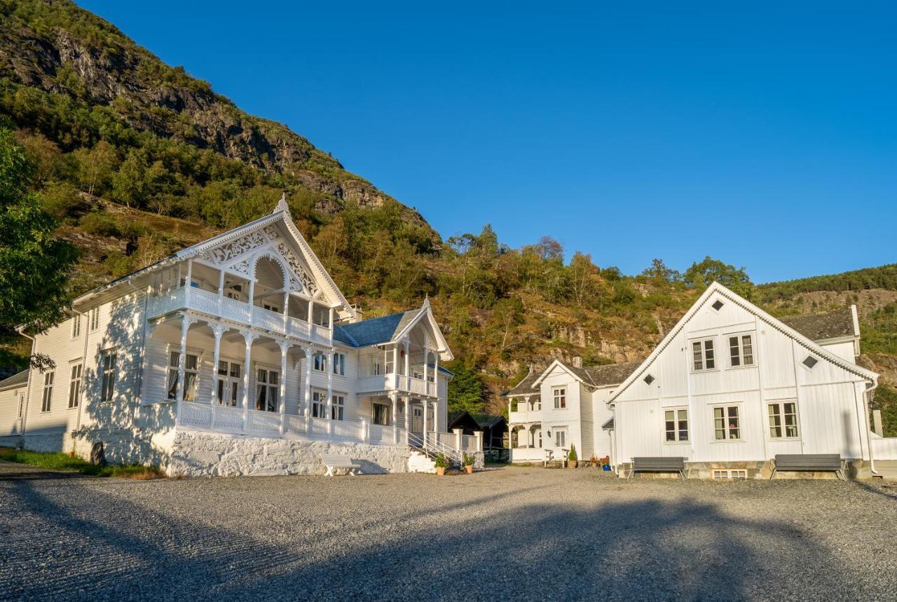 Husum Hotel Borgund エクステリア 写真
