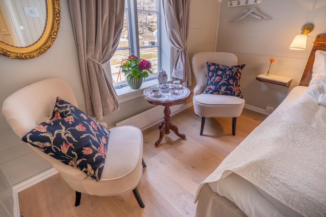 Husum Hotel Borgund エクステリア 写真