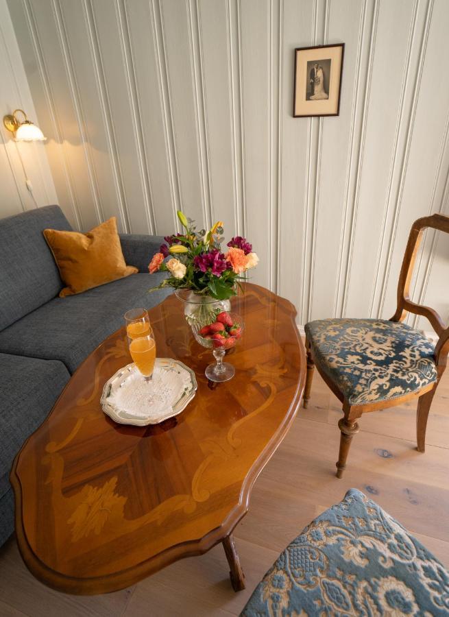 Husum Hotel Borgund エクステリア 写真