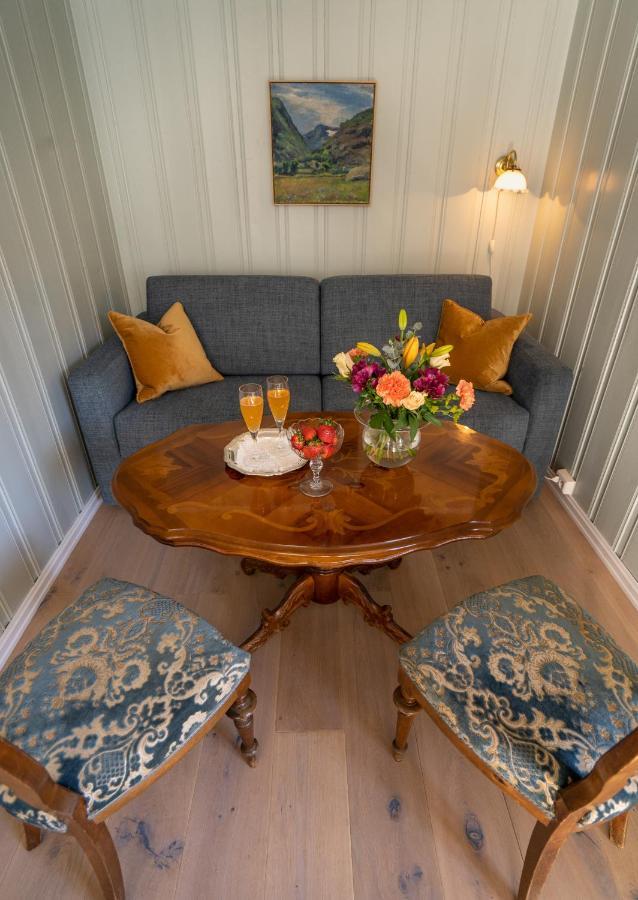 Husum Hotel Borgund エクステリア 写真