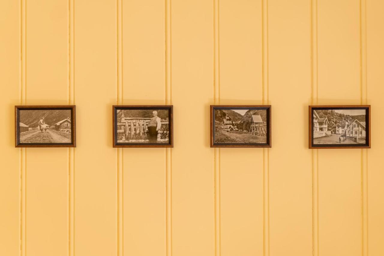Husum Hotel Borgund エクステリア 写真