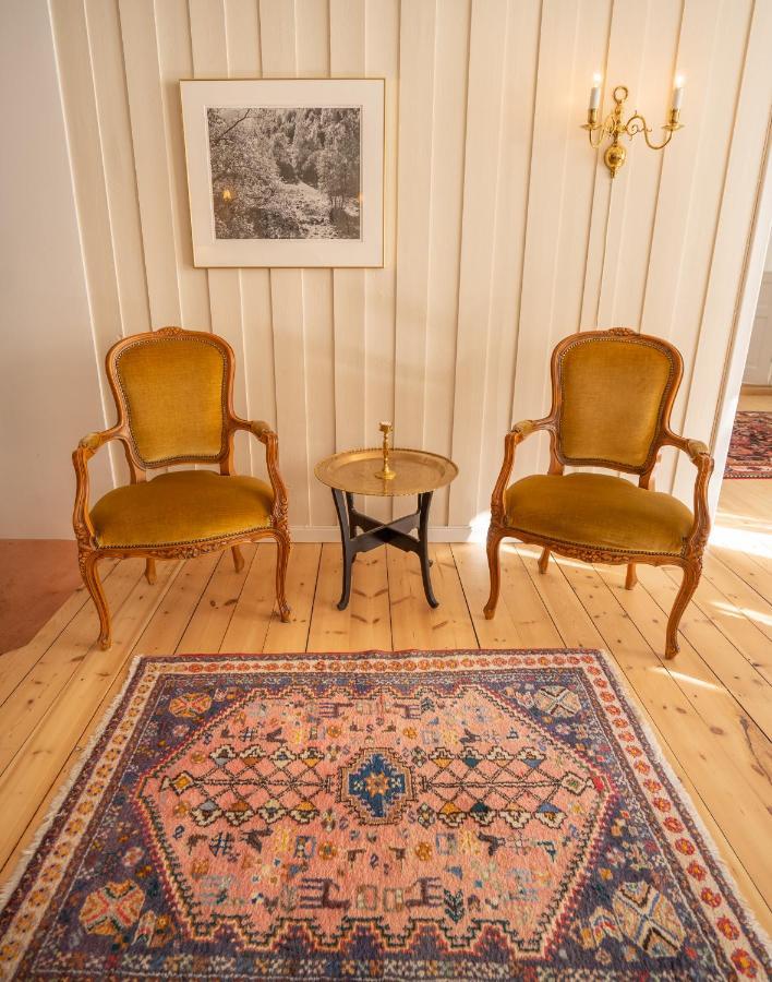 Husum Hotel Borgund エクステリア 写真