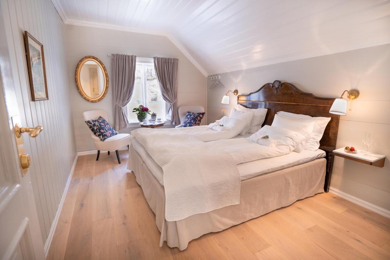 Husum Hotel Borgund エクステリア 写真